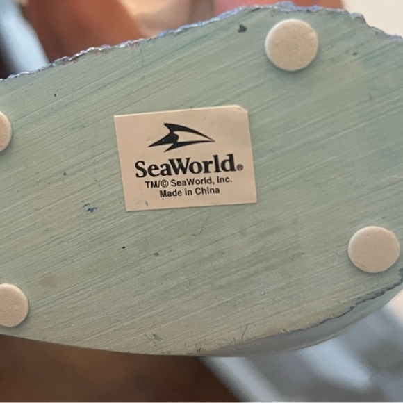 Beautiful dolphin from sea world collection . - Picture 3 of 3